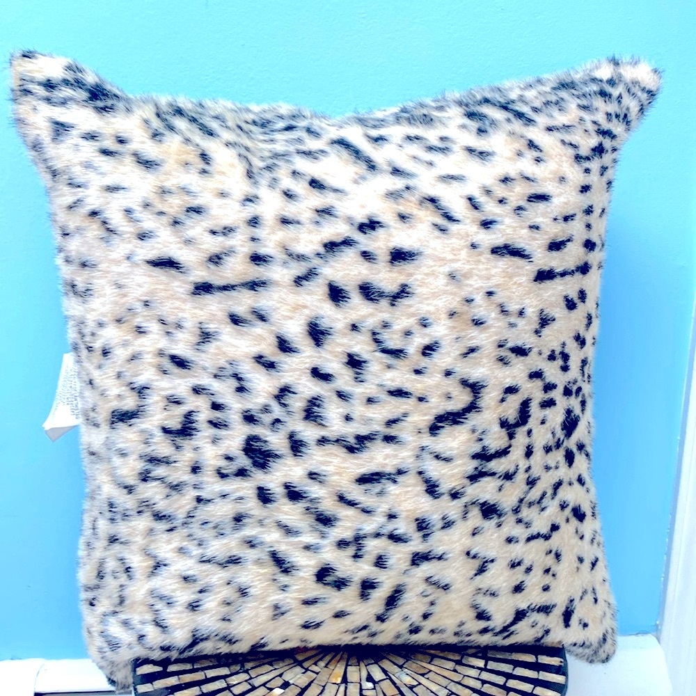 NWT Paddy Leopard Print Faux Fur Home Decorative Throw Pillow Size 22" x 22" !